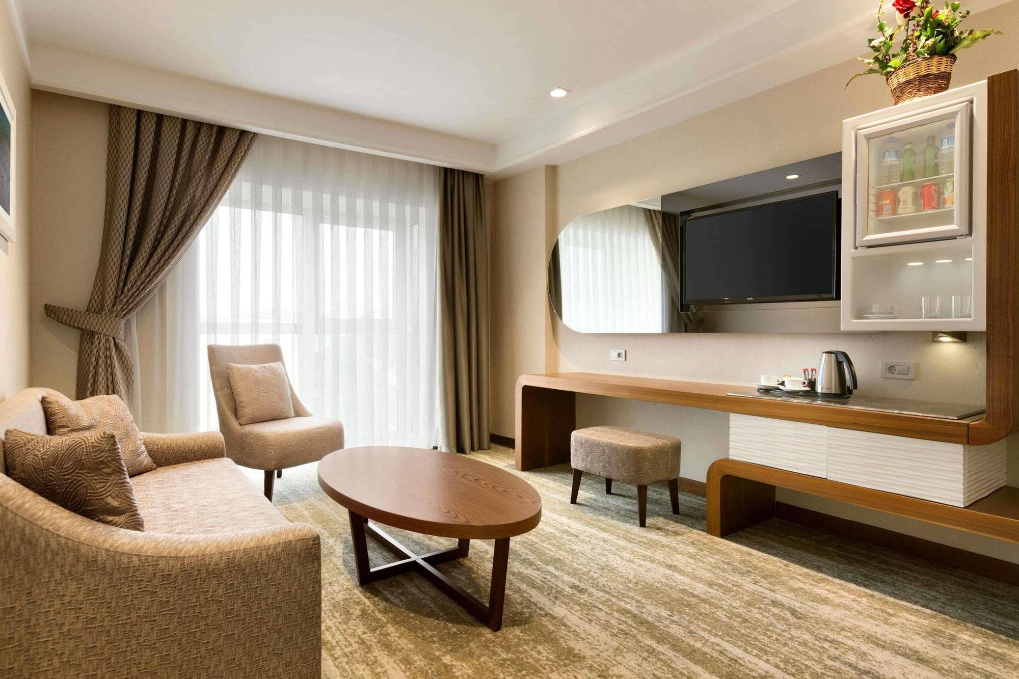 Готель Ramada By Wyndham Gemli̇K Gemlik Екстер'єр фото