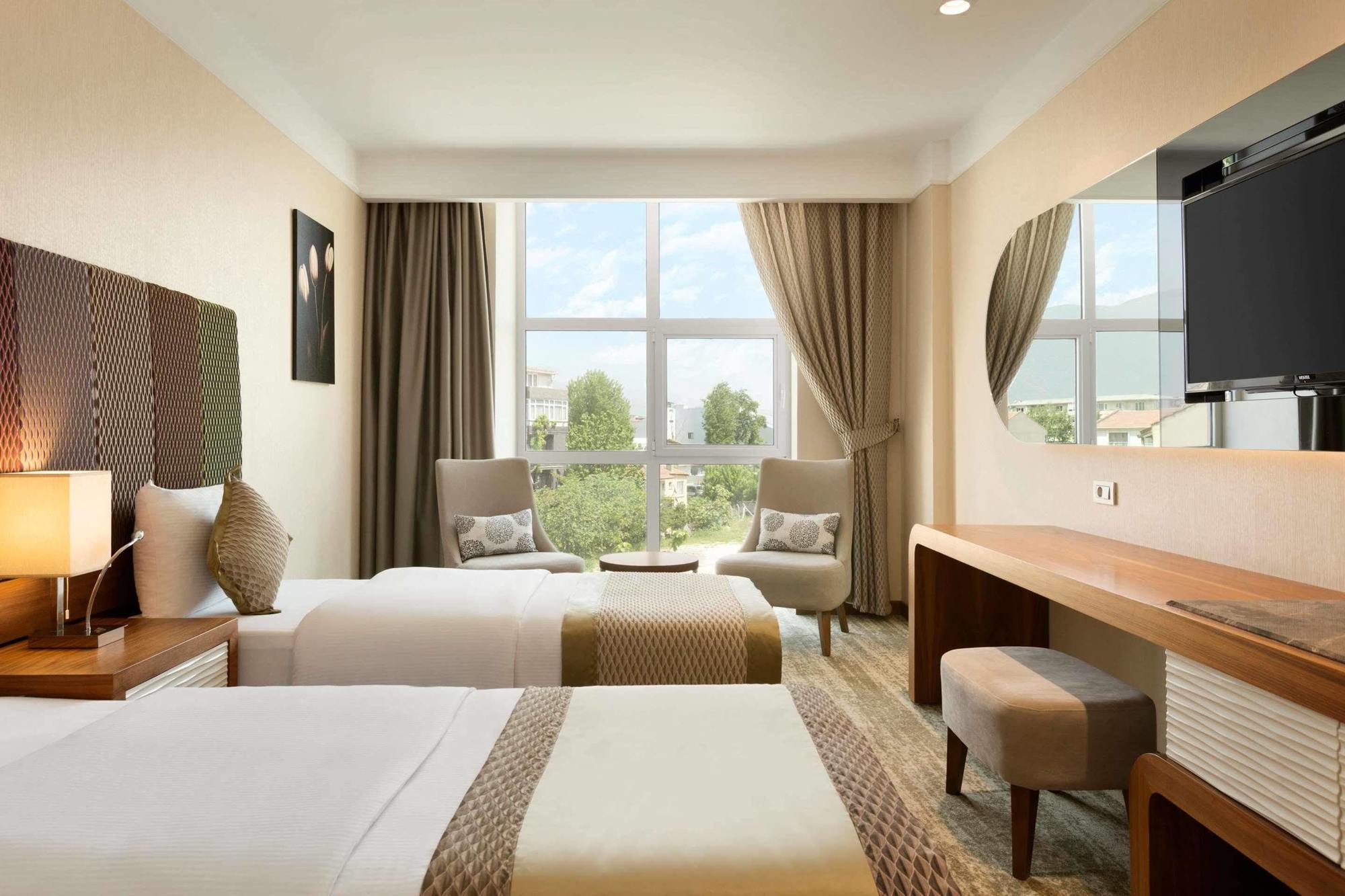Готель Ramada By Wyndham Gemli̇K Gemlik Екстер'єр фото