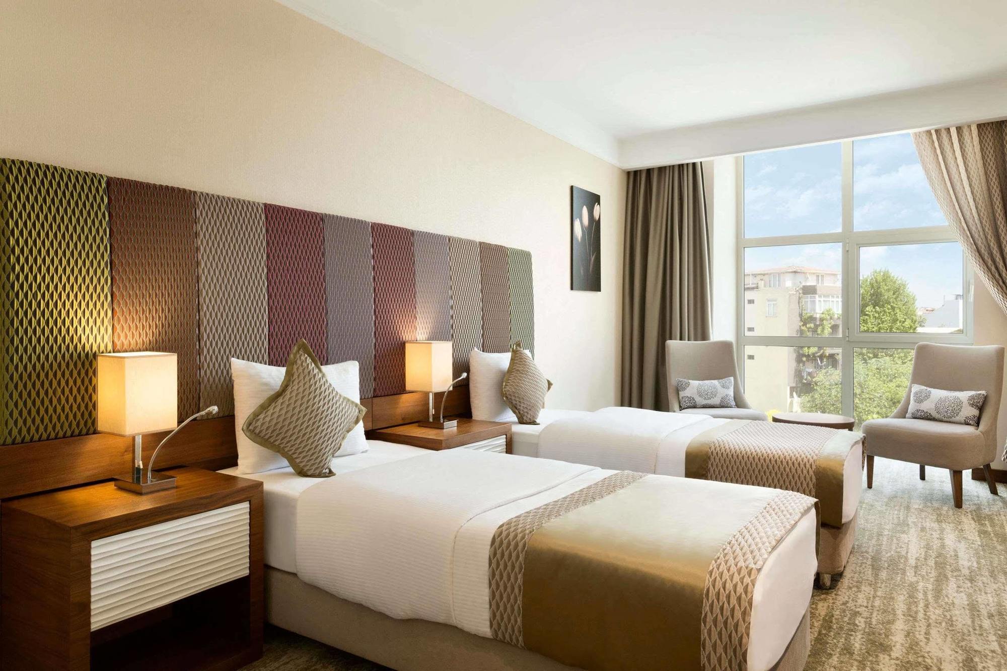 Готель Ramada By Wyndham Gemli̇K Gemlik Екстер'єр фото