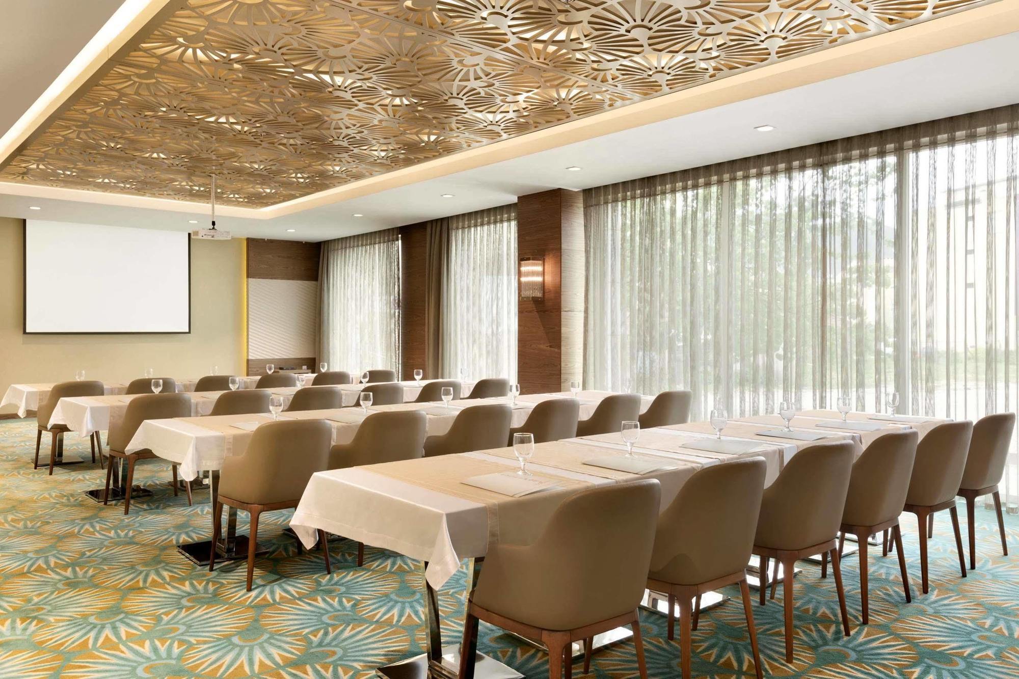 Готель Ramada By Wyndham Gemli̇K Gemlik Екстер'єр фото